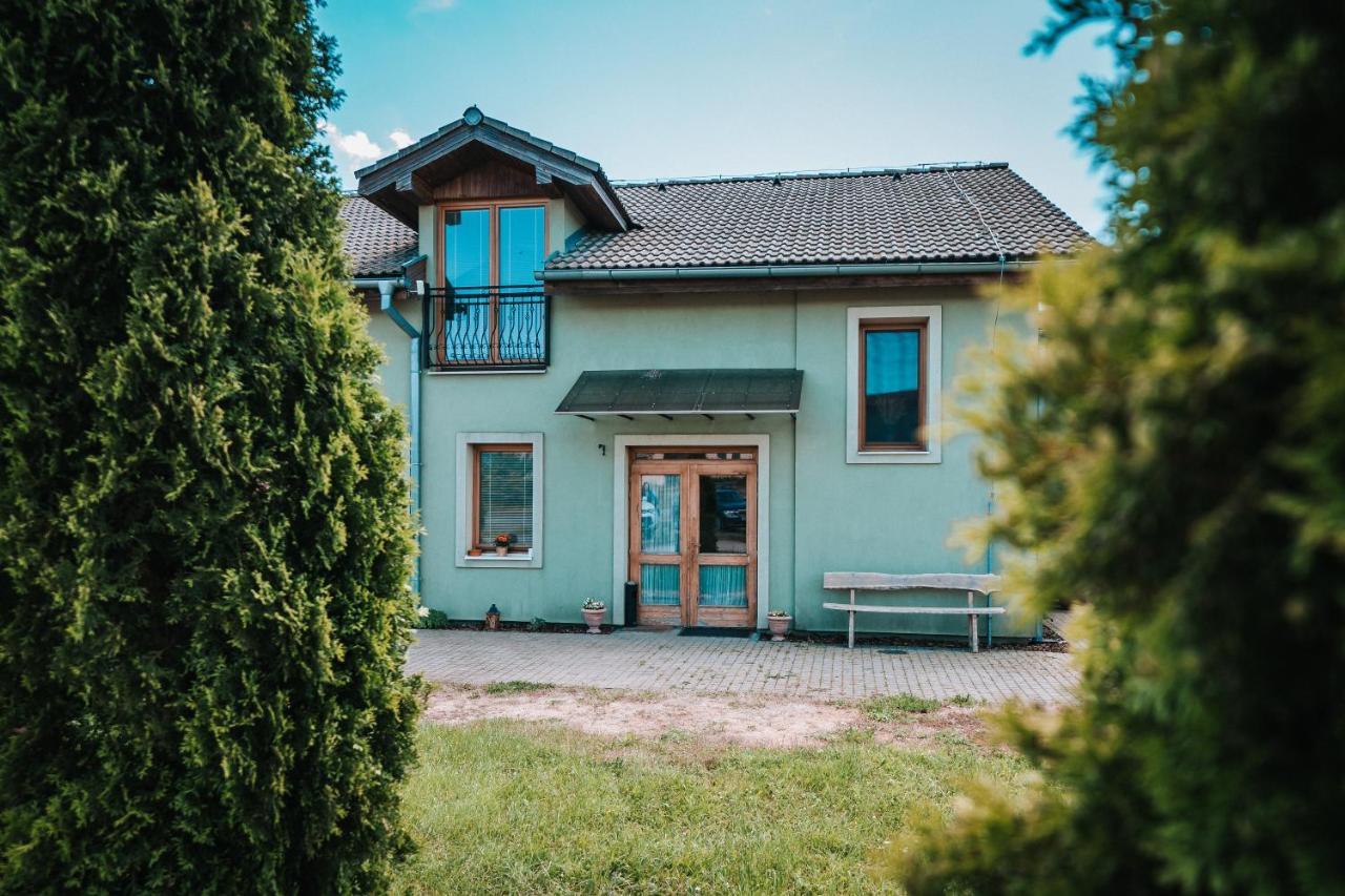 Bio Farma & Penzion Zlaty Hyl Novacany ภายนอก รูปภาพ
